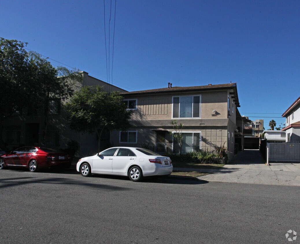 Building Photo - 1807 N Alexandria Ave