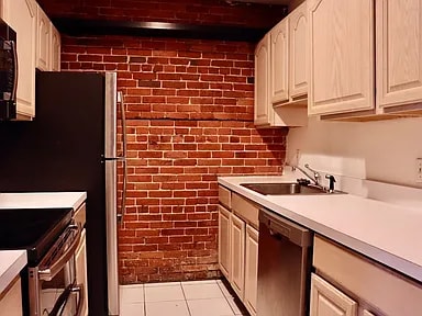 Building Photo - 1750 Washington St