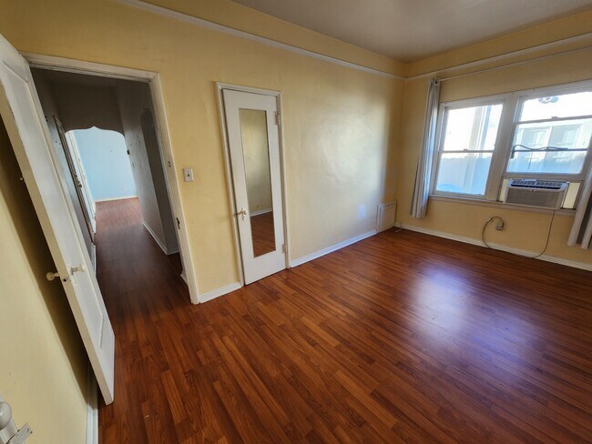 Foto del edificio - 126 N Almont Dr