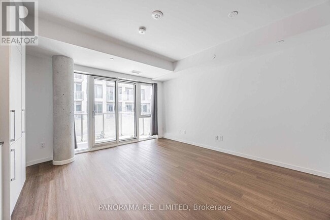 Building Photo - 689-689 The Queensway