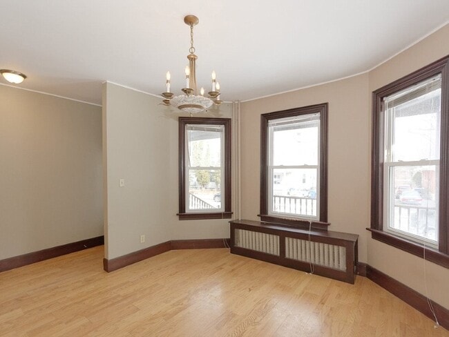 Building Photo - 546 Mercer St