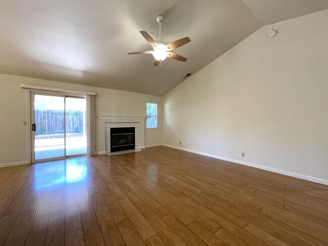 Building Photo - 2618 Navarro Dr