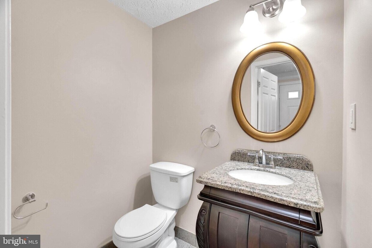Primary Photo - 7323 Golden Horseshoe Ct