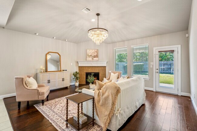 Foto del edificio - 16719 Highland Country Dr