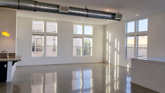 Foto del edificio - 151 W. 2nd St
