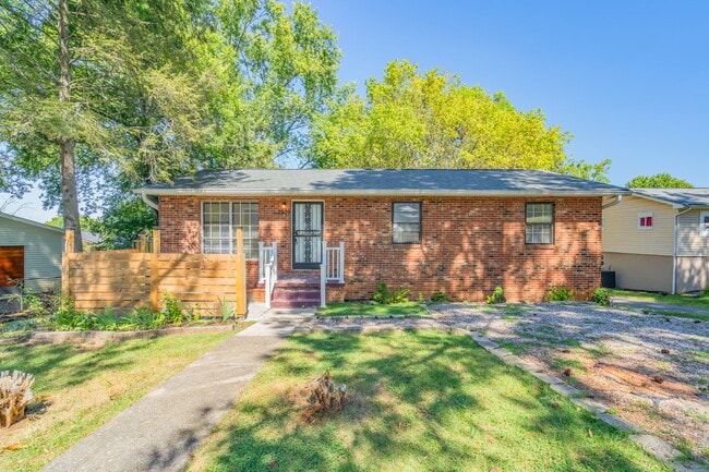 Building Photo - 2809 Lay Ave