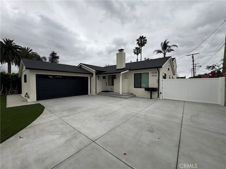 Foto principal - 15234 Kingsbury St