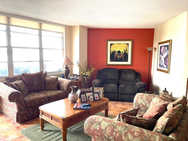 Building Photo - 3725 S Ocean Dr