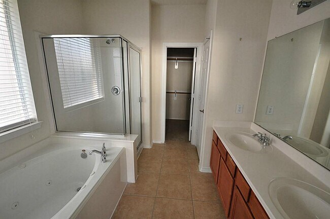 Foto del edificio - 12315 Field Brook Ct