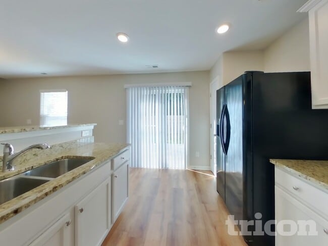 Building Photo - 933 Joselynn Drive