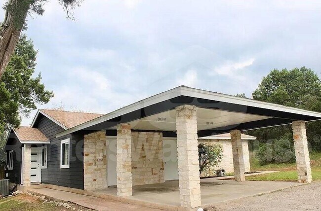 Building Photo - 8104 Mescalero Dr