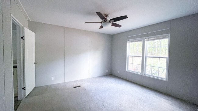 Building Photo - 545 Lee Road 275