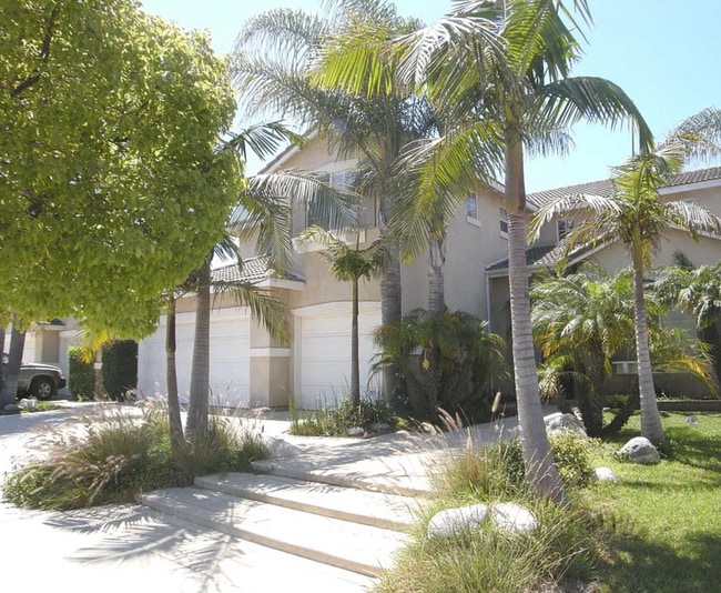 Building Photo - Spacious 4-Bedroom Home With 3-Car Garage ...