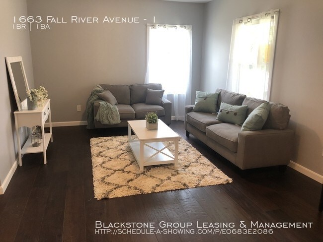 Foto del edificio - 1663 Fall River Avenue