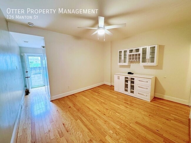 Building Photo - 126 Manton St