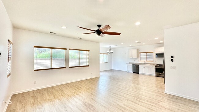 Building Photo - Beautiful Two-Story Home in the Newer Community of Horse Creek Ridge in Fallbrook!