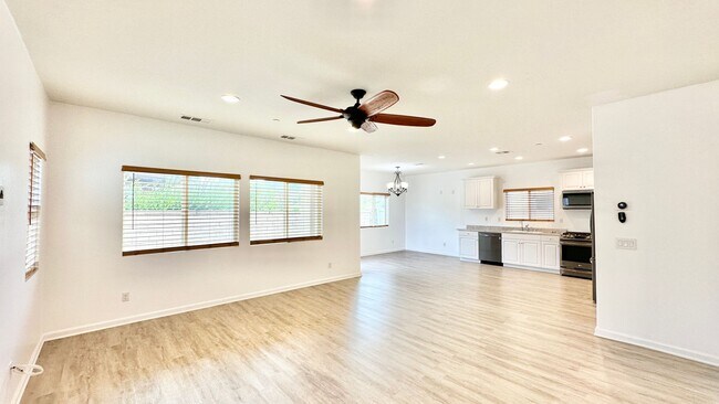 Foto del edificio - Beautiful Two-Story Home in the Newer Community of Horse Creek Ridge in Fallbrook!