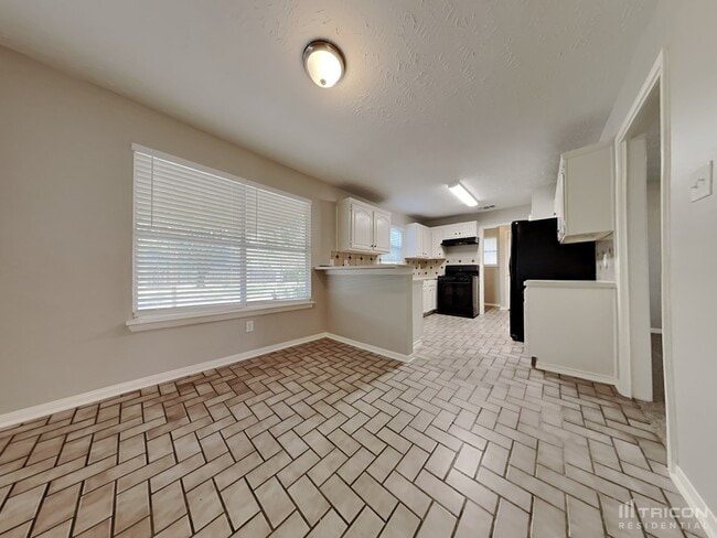 Building Photo - 14811 Cypress Ridge Dr