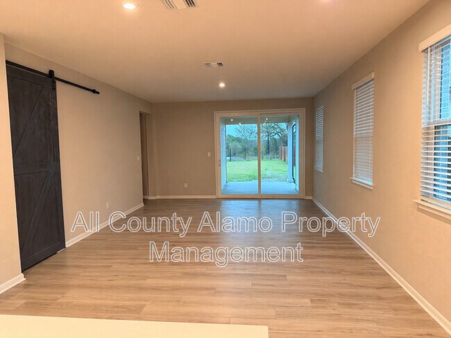 Foto del edificio - 420 Chaste Tree Dr