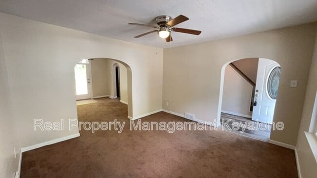 Building Photo - 303 Lexington Ct