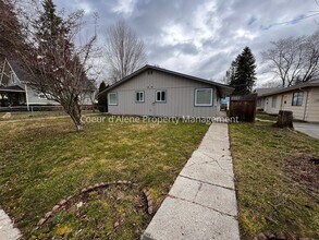 Building Photo - 1120 N 6th St