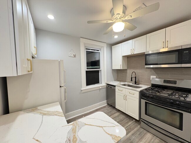 Building Photo - 5836 Phillips Ave