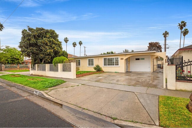 Photo - 430 E 184th St House