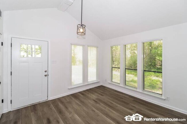 Foto del edificio - Newly Renovated Spacious Home