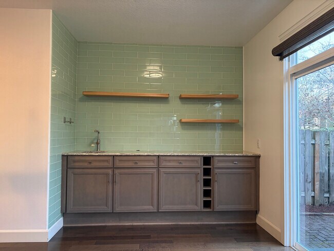 Foto del edificio - 1940 NE 72nd Ave.