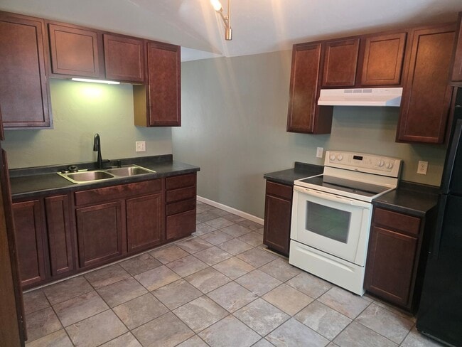 Building Photo - 524 3rd St