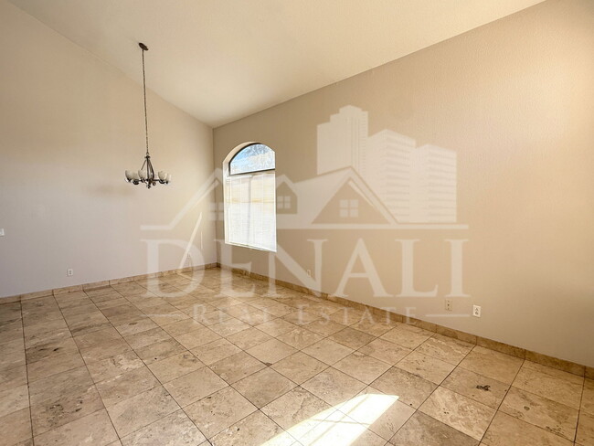 Building Photo - 1274 W Sparrow Ct