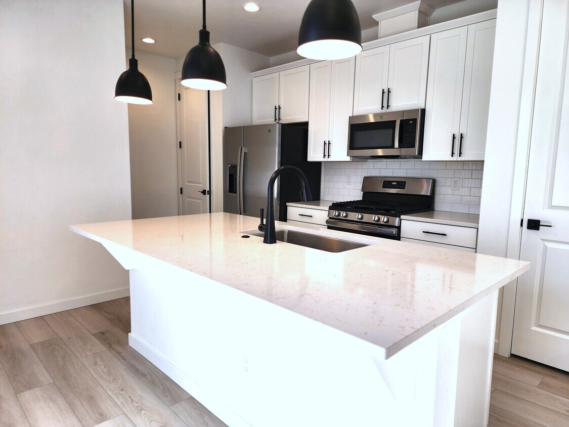 Foto principal - 12267 W Endsley Ln