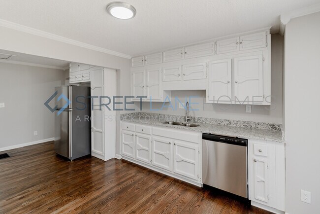 Foto del edificio - NOW OFFERING $250 OFF FIRST FULL MONTH IF ...