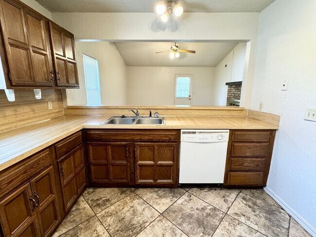 Foto del edificio - 8109 N 117th E Ave