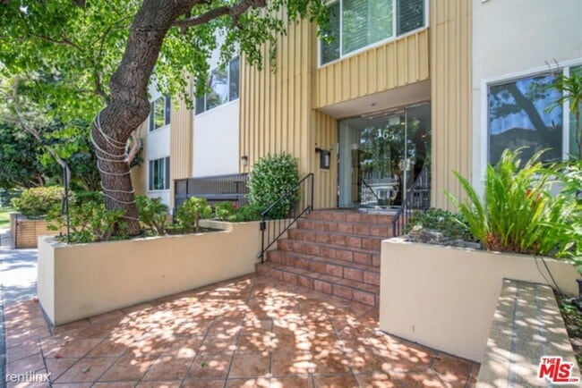 Building Photo - 1 br, 2 bath Condo - 165 N Swall Dr Apt 301