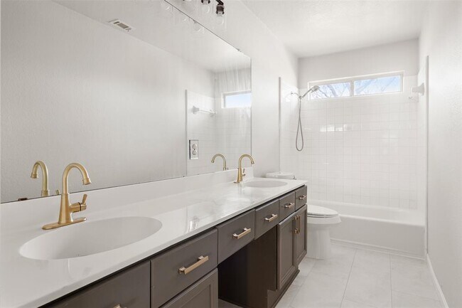 Building Photo - 7016 Albacete Ln