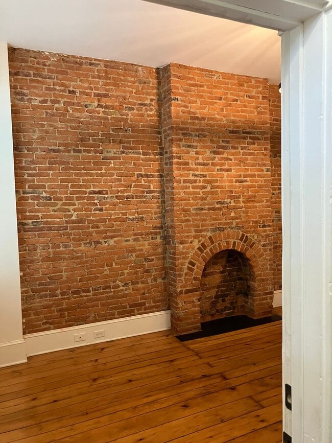 Building Photo - 26 E Vine St