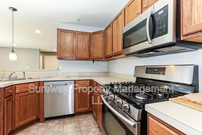 Building Photo - 8 Highbridge Ln