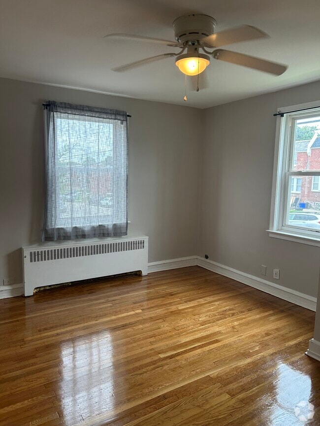 Building Photo - 1471 Creston St