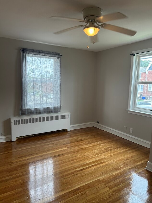 Primary Photo - 1471 Creston St
