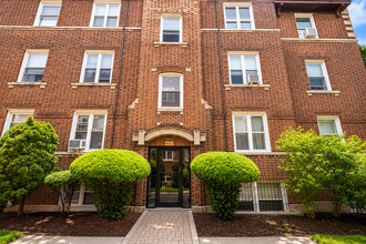 Building Photo - 652 W Oakdale Ave