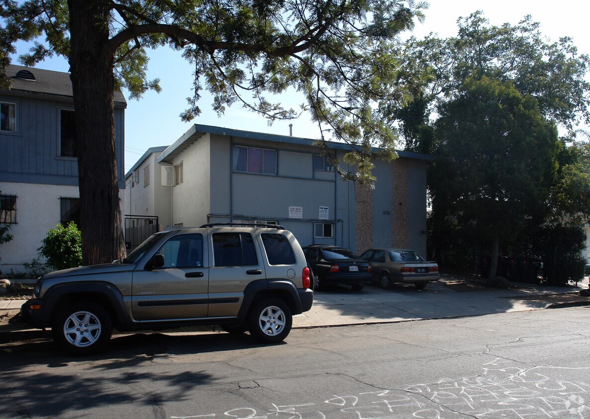 Primary Photo - 3611 44th St