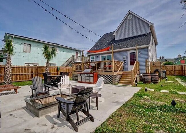 Building Photo - LAVISHLY FURNISHED PIRATE-THEMED OFF-SEASON BEACH GETAWAY