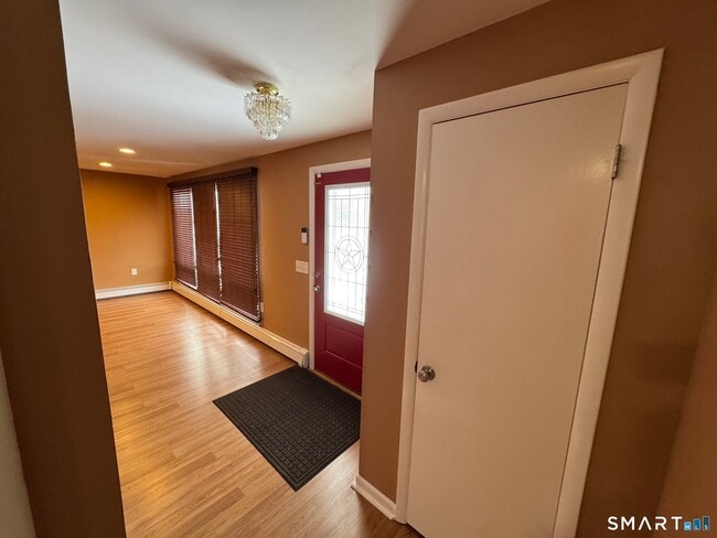 Foto del edificio - 24 Webb Cir