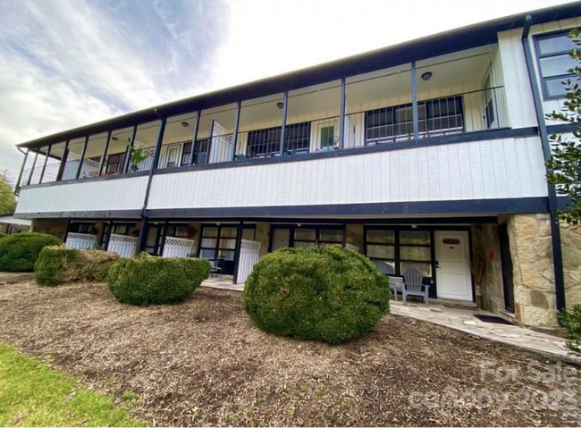 Building Photo - 1150 W Blue Ridge Rd