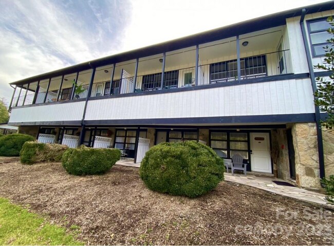 Foto del edificio - 130 Old Mill Rd