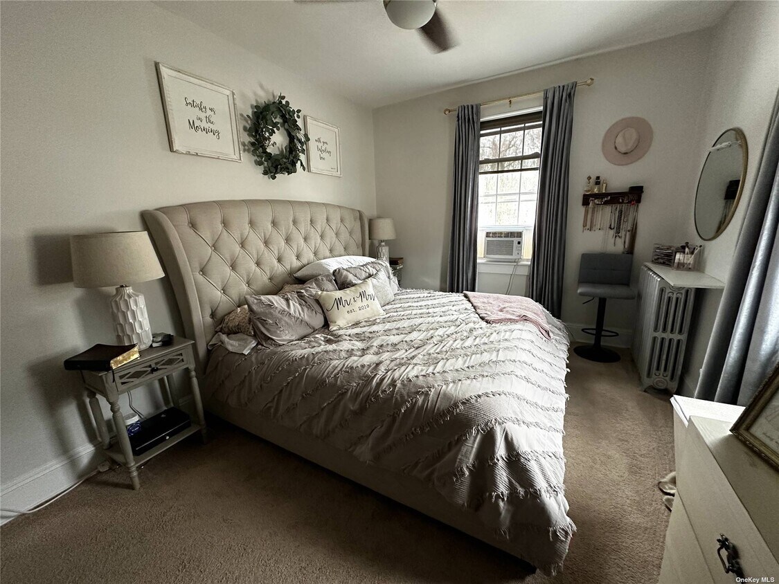 1880 Meadowbrook Rd, Merrick, NY 11566 Room for Rent in Merrick, NY