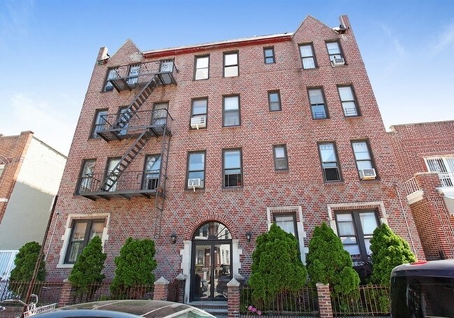 Building Photo - 233 E 2nd St