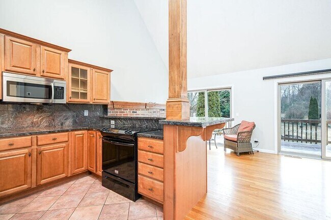 Photo - 200 Brimfield Rd House