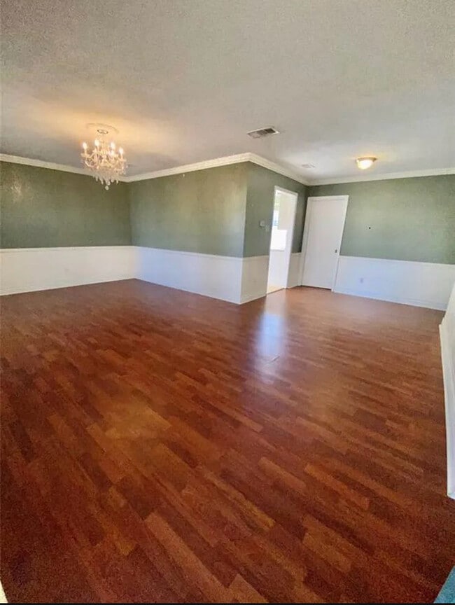 Building Photo - 2204 Foxcroft Ln